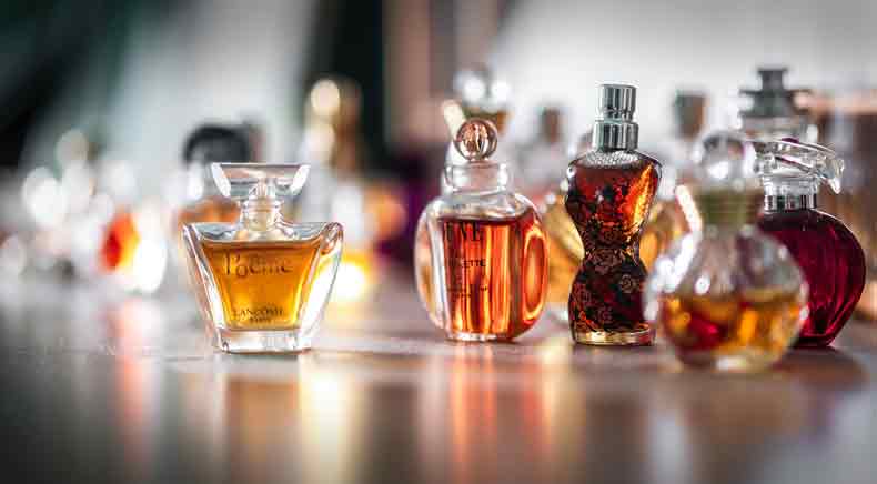 ۱۰ از بهترین عطر‌های زنانه ازنظر آقایان