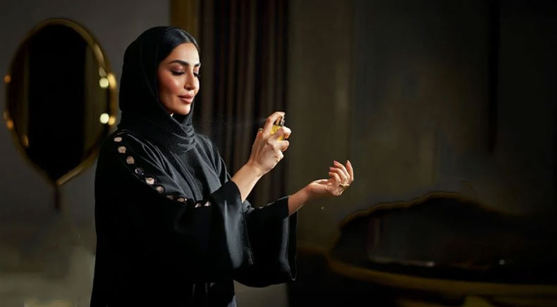  ماندگاری و پخش بو عطر گود گرل یکی از روش های تشخیص عطر گود گرل اصل